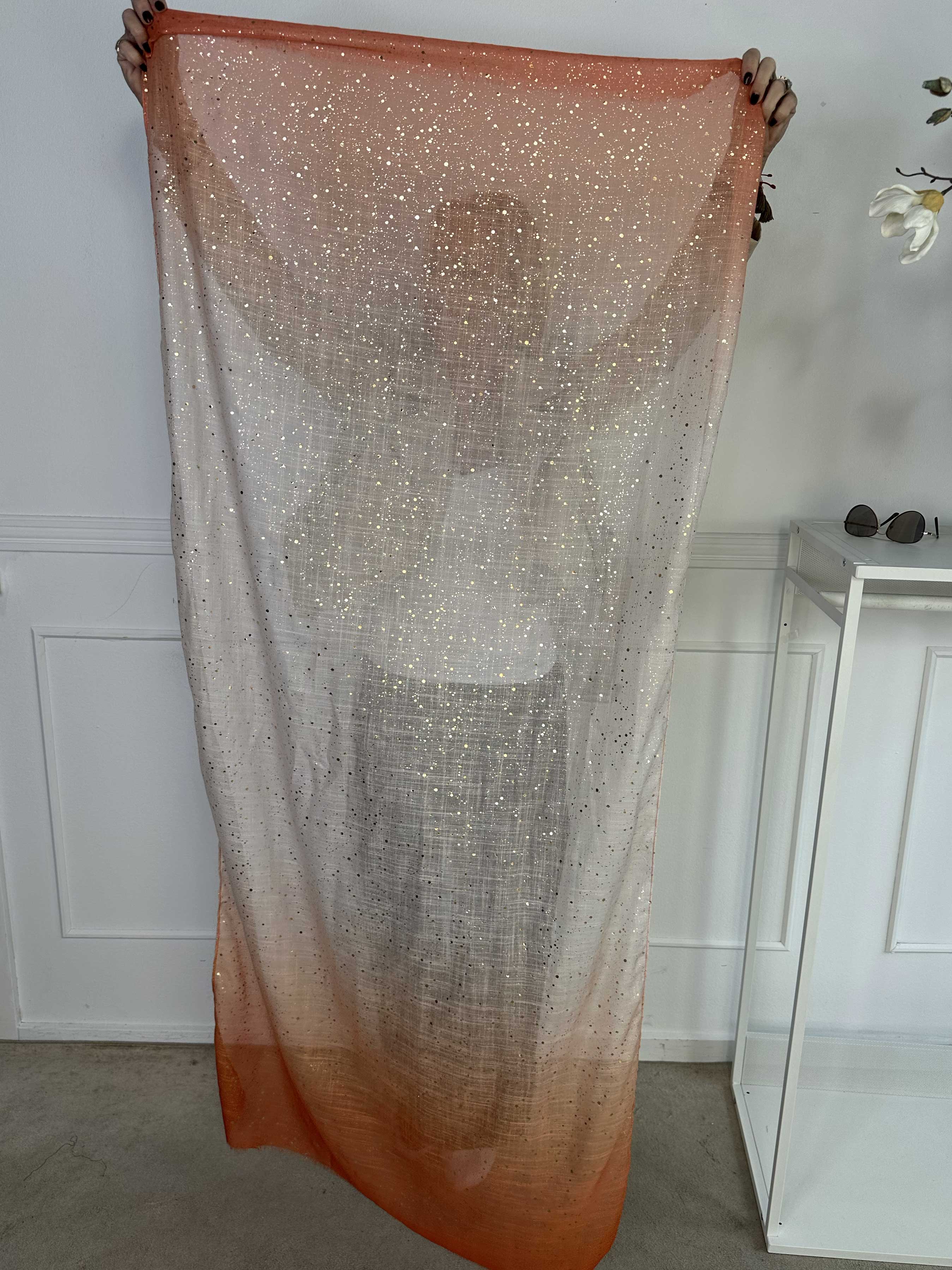 Eliza - Lätt scarf med gulddetaljer